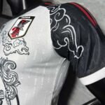 ⁦تشيرت اليابان "كاتانا الأبيض" – منتخب اليابان⁩ - الصورة ⁦3⁩